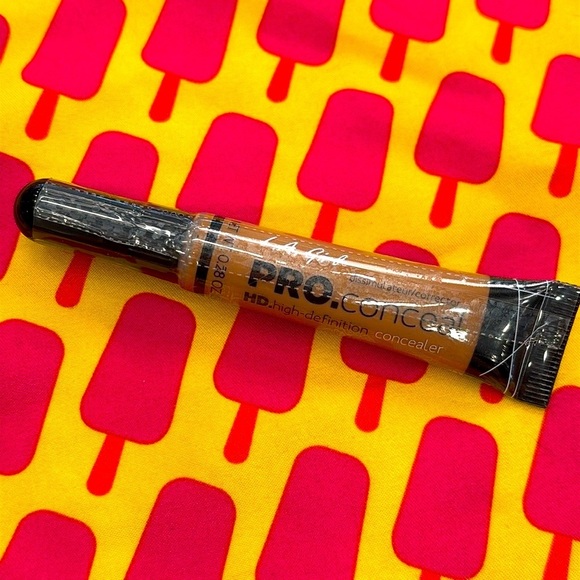 Brand New Revolution Loose Setting Powder, Cut Crease Canvas & LA Girl Concealer - Picture 13 of 15